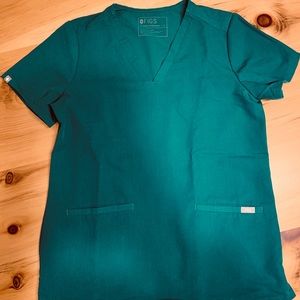 Figs Casma Top Hunter Green Small